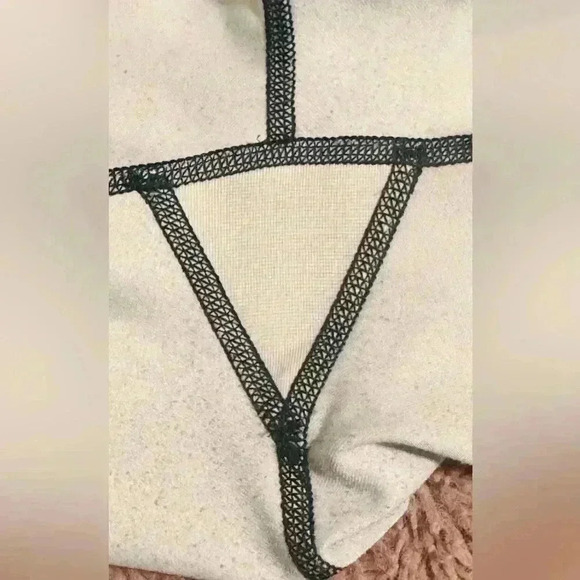 Lululemon Leggings in Black and White (Women's Size 6) - Picture 8 of 10